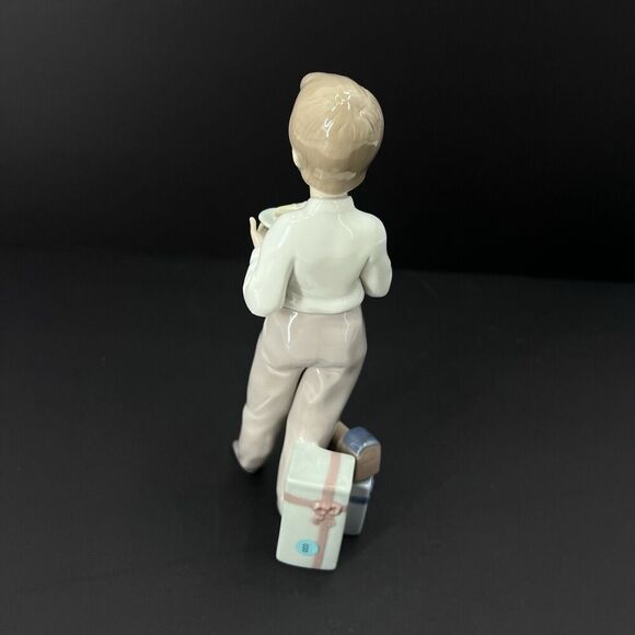 LLADRO 5877 & 5429 Guest Of Honor Boy & Girl Happy Birthday Cake Figurine Pair - Picture 4 of 13